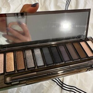 NEW Urban Decay Naked Eyeshadow palette
